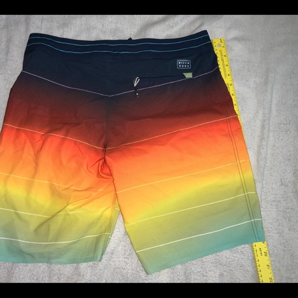 BILLABONG Airlite Fluid Boardshorts W32 Mens Used - Picture 1 of 4